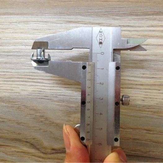 

100 шт. для M4 M5 M6 M7 M8 M10 четыре когтя холодная головка четыре когтя гвозди, деревянная рифленая гайка сливовый гвоздь встраиваемый противоударный