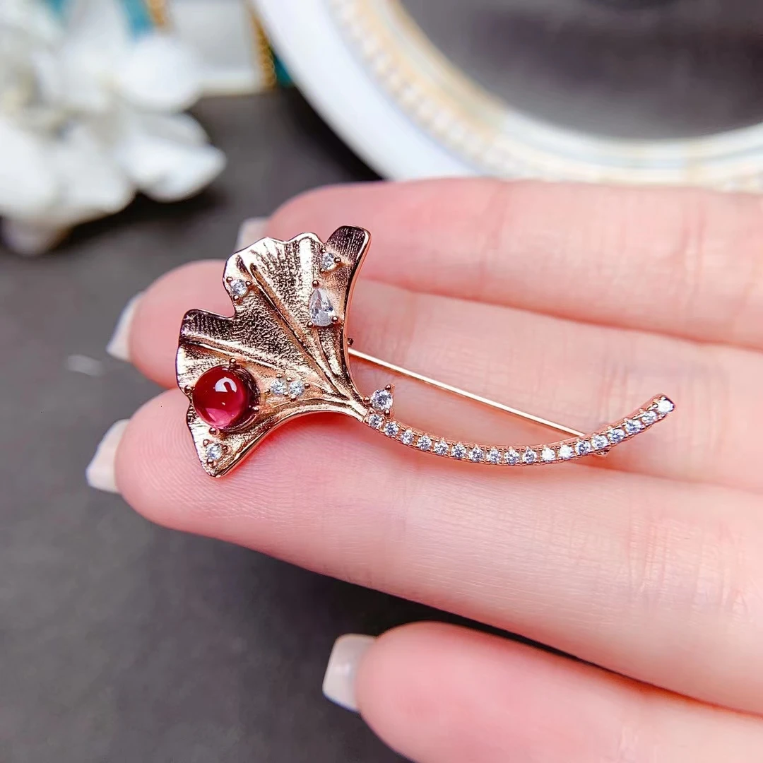 

Classic 925 Silver Leaf Brooch for Party 5mm 0.5ct Natural Garnet Brooch No Fading 3 Layer Gold Plating Gift for Woman