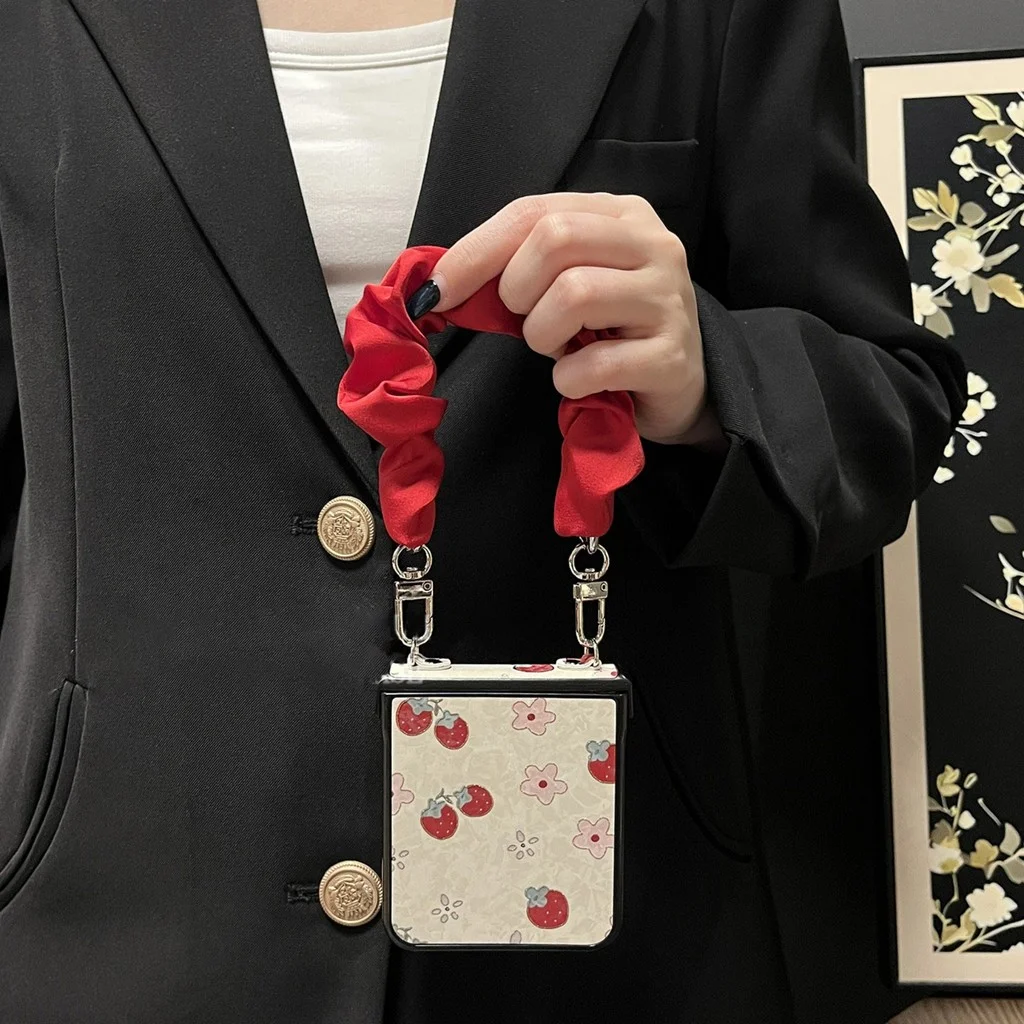 Charming Floral Glitter Phone Case with Strawberry Bracelet Chain