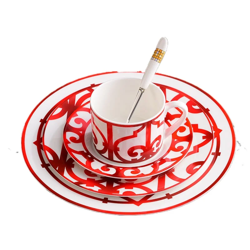 

Red Iron Window European Decor Modern Ceramics Western Plates Bone Porcelain Ornaments Tableware Decorations Cups Dessert Tray