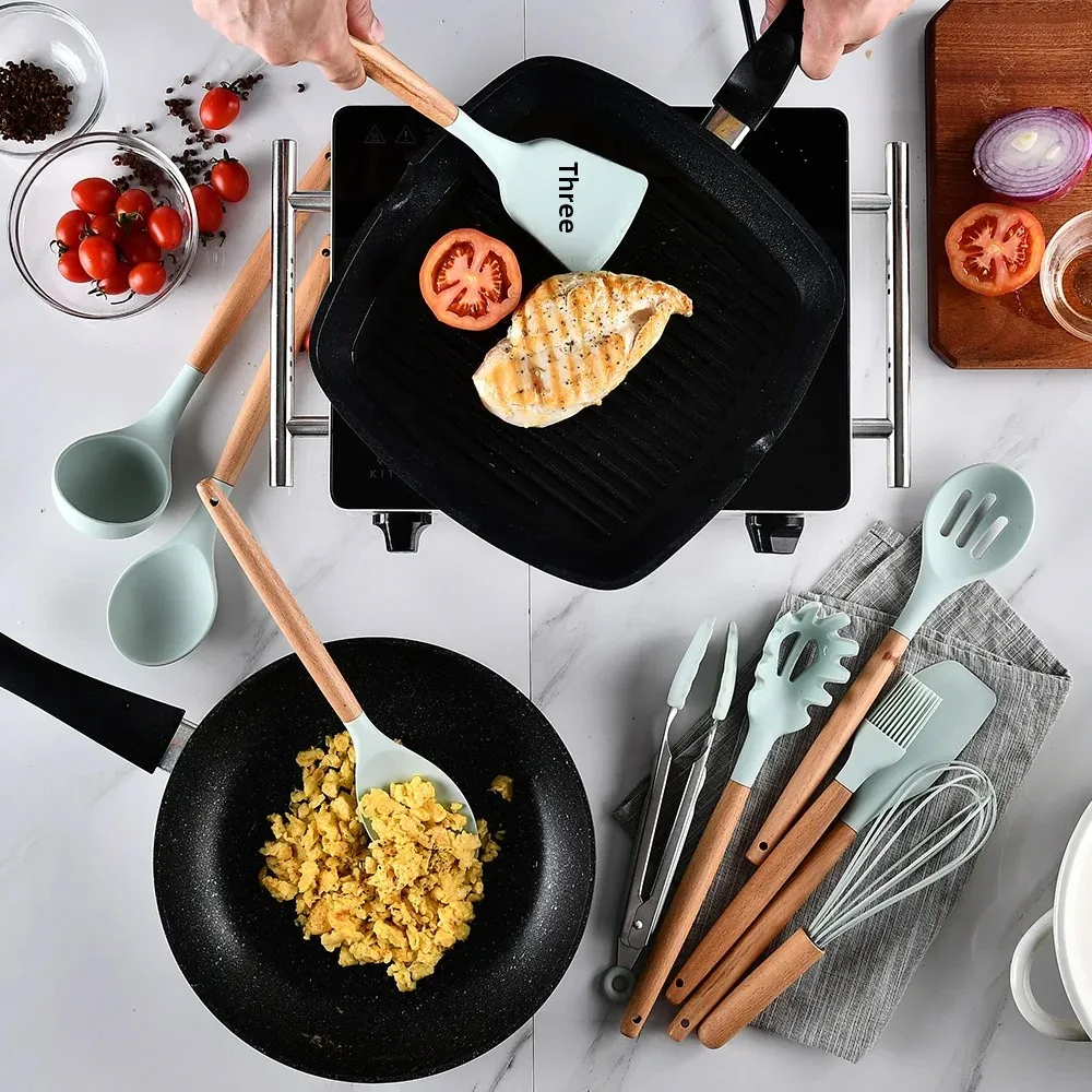 Green Silicone Kitchen Utensils Set 11pcs Heat Resistant Non-Stick Handle Wooden Kitchenware Set for Cooking And Baking