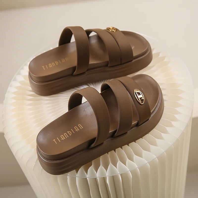New Trend Women's Shoes Flat Women's Sandals Summer 2024 Thick Soles Soft Comfortable Non-slip Wear-resistant Outdoor Slippers