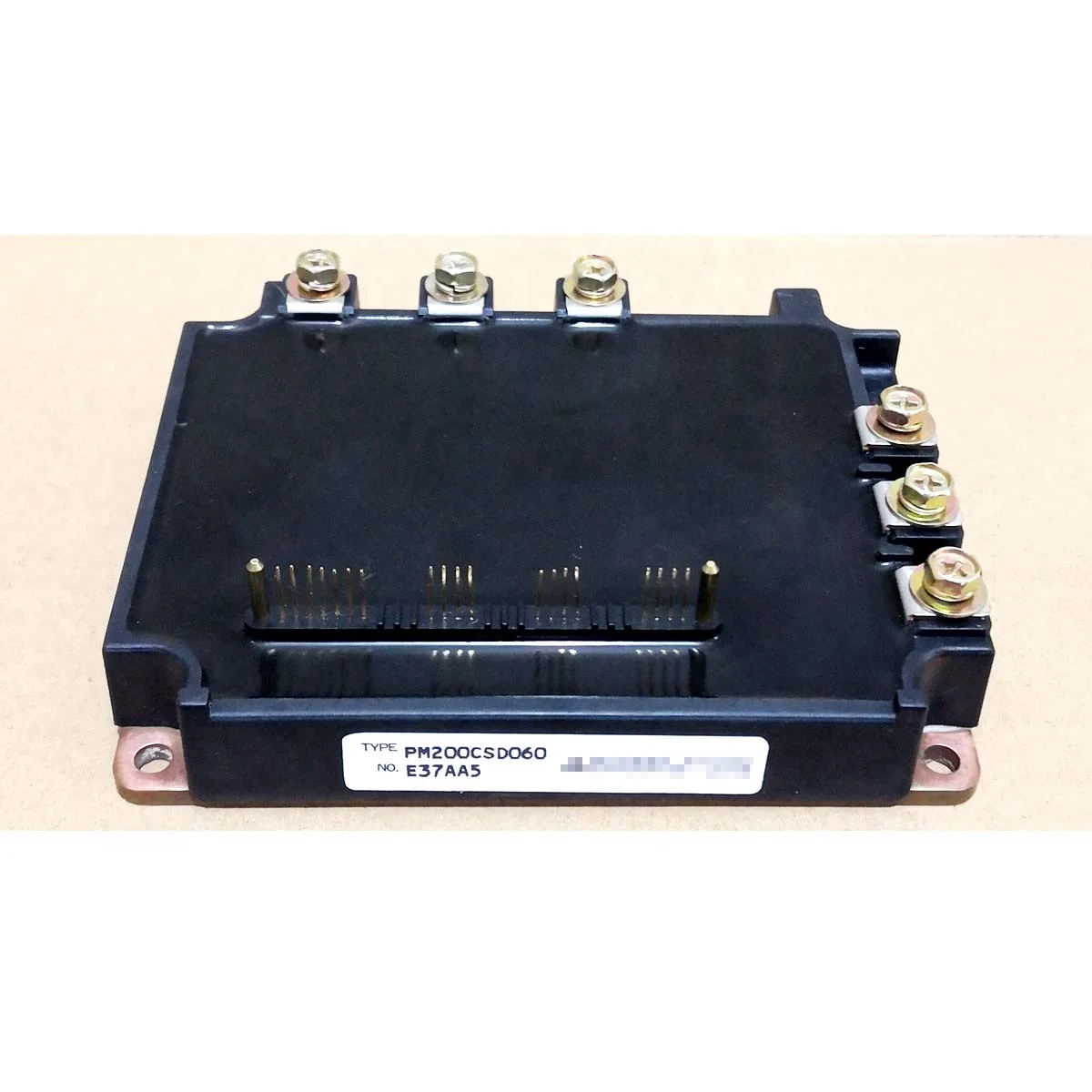 

IGBT-IPM модуль питания PM300CSD060 PM200CSD060 PM300RSD060 PM200RSD060