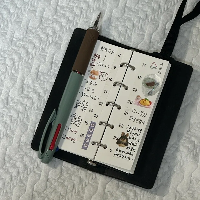 Mini taccuino nero con pagine interne vuote e uso in morbida pelle come design portatile di un libro tascabile adatto per tutti i studenti - immagine 3