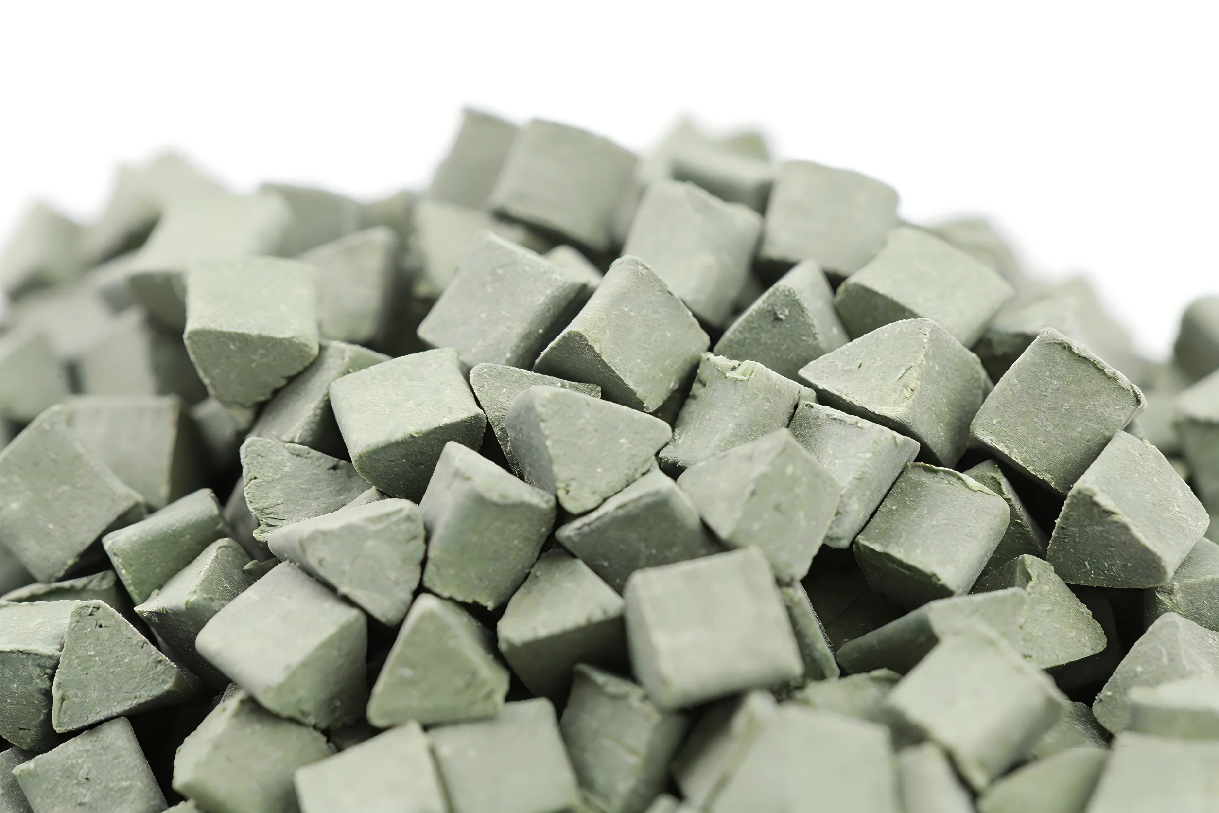 재고 있음 450g 보석 연마재 세트 3x3mm 진동 텀블러용 스테인리스 스틸 알루미늄 제품 디버링 및 마감용