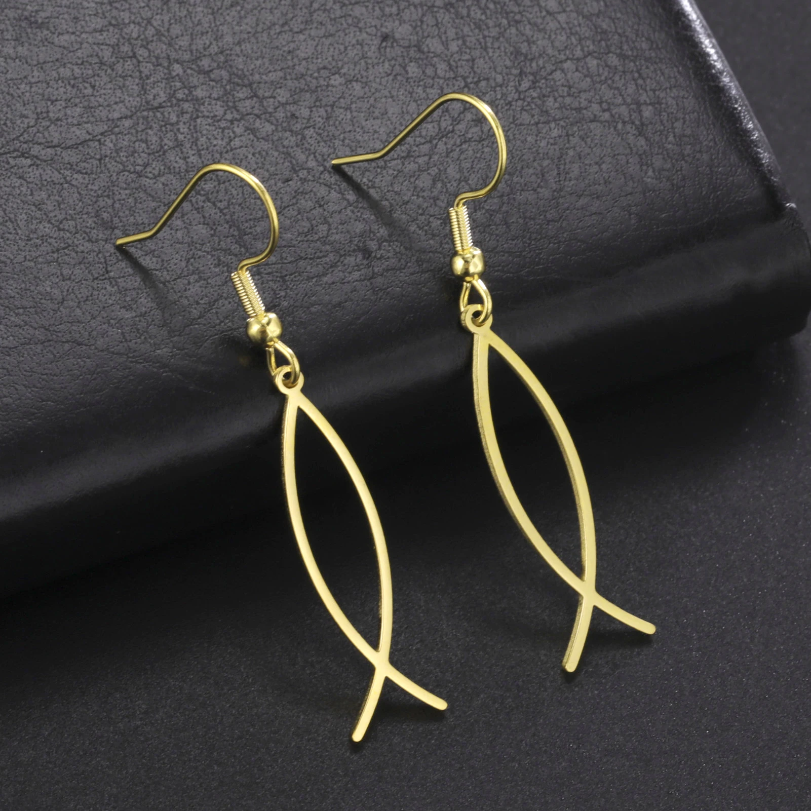 Teamer Ichthys Jesus Fish Dangle Earrings Stainless Steel Christian Religious Amulet Earrings Lightweight Jewelry No Rust