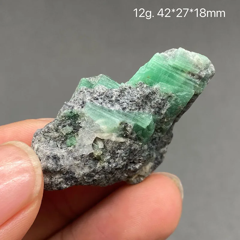 100%  Natural Emerald Mineral Specimens Stones and Crystals Healing Crystal