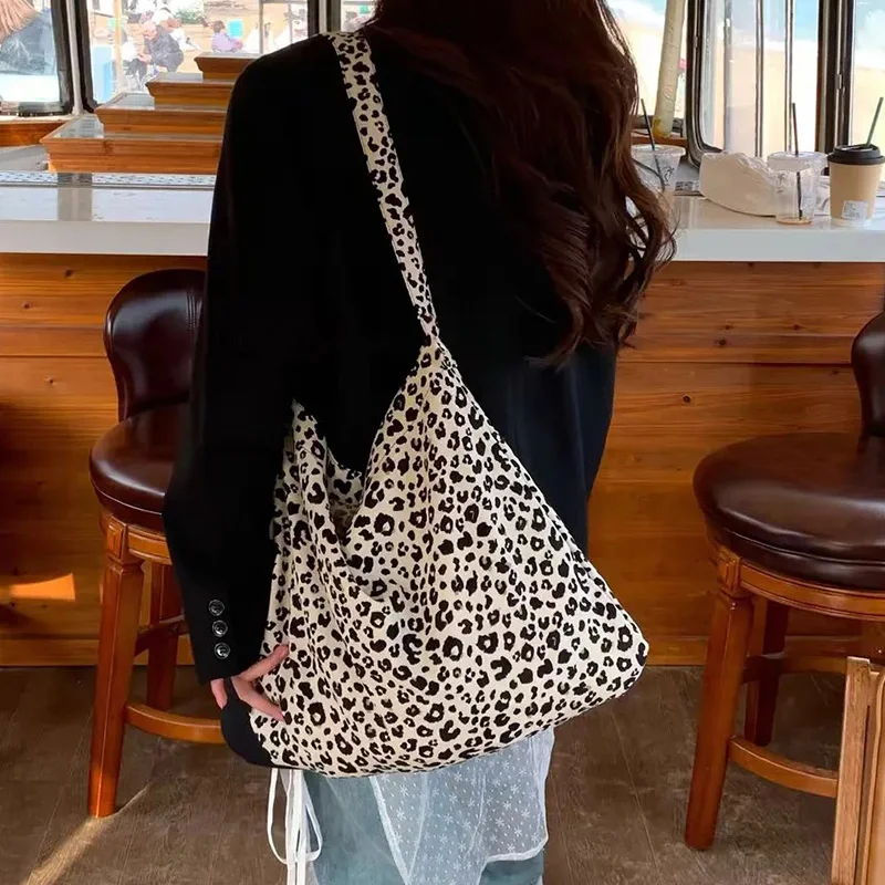Japanese and Korean Ins Modern Small Leopard Print Messenger Bag, Single Shoulder Canvas Bag for Female Student