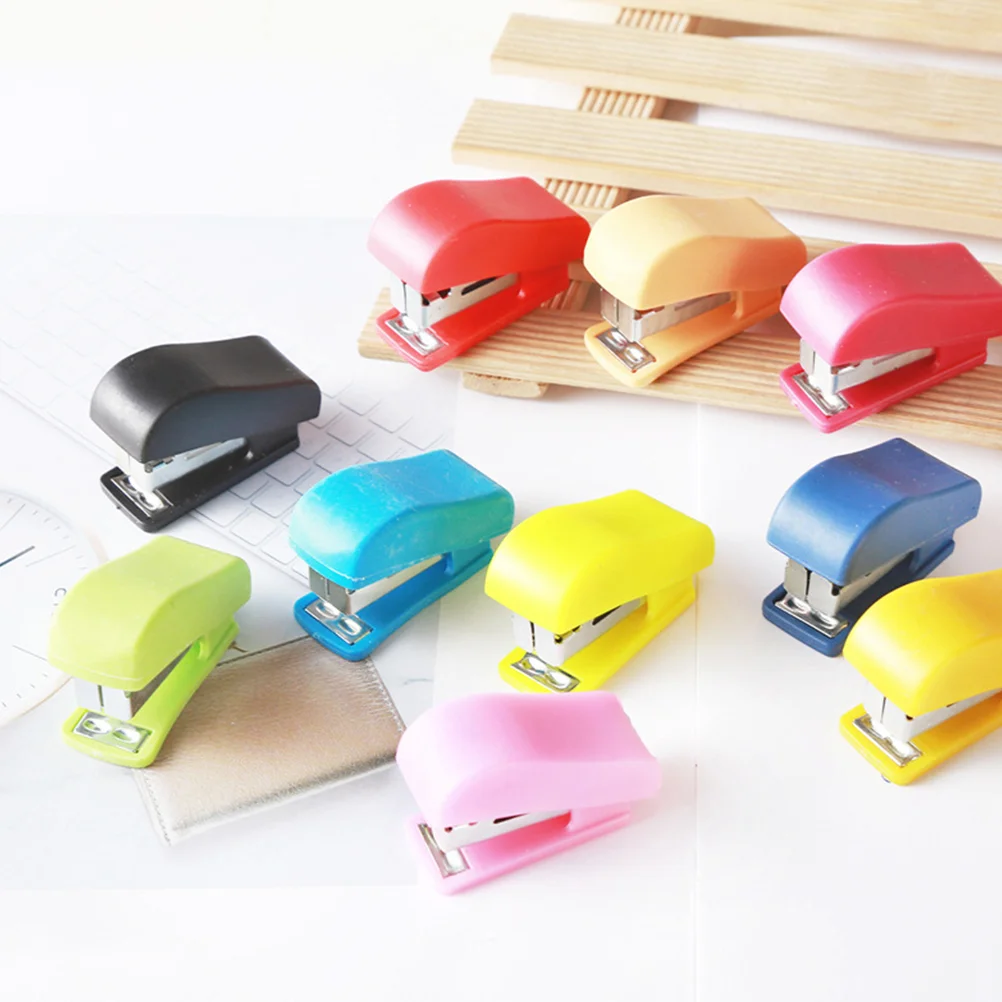 

24pcs Mini Desktop Stapler Hand Stapler Office Home Stapler with Staple(Random Color)