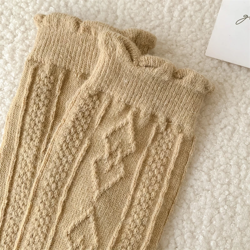 Warme Socken für Damen, neue einfarbige, dicke Herbst-Winter-Freizeit-Wollsocken, hochwertige, süße, modische Komfortsocken mit Rüschen – Detail 16