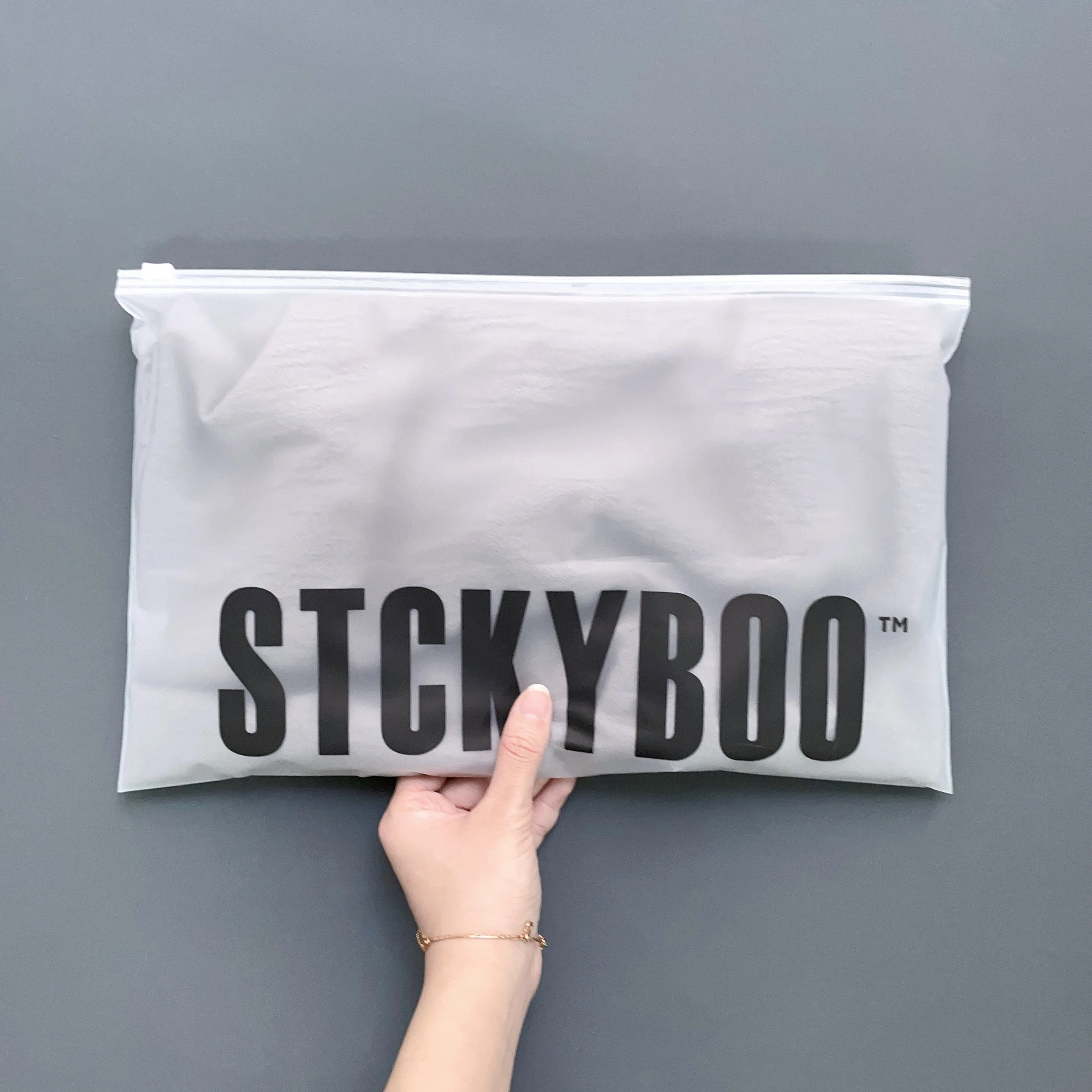 100pcs 도매 사용자 정의 인쇄 서리로 덥은 의류 eva 지퍼 잠금 지퍼 플라스틱 폴리 가방 티셔츠 포장에 대 한 로고