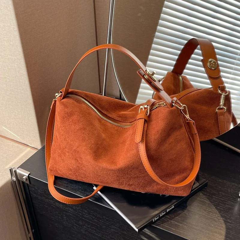 Advanced Retro Bag for Women 2025 New Textured Frosted Shoulder Bag with Large Capacity Crossbody Commuting Designer Luxury Bag