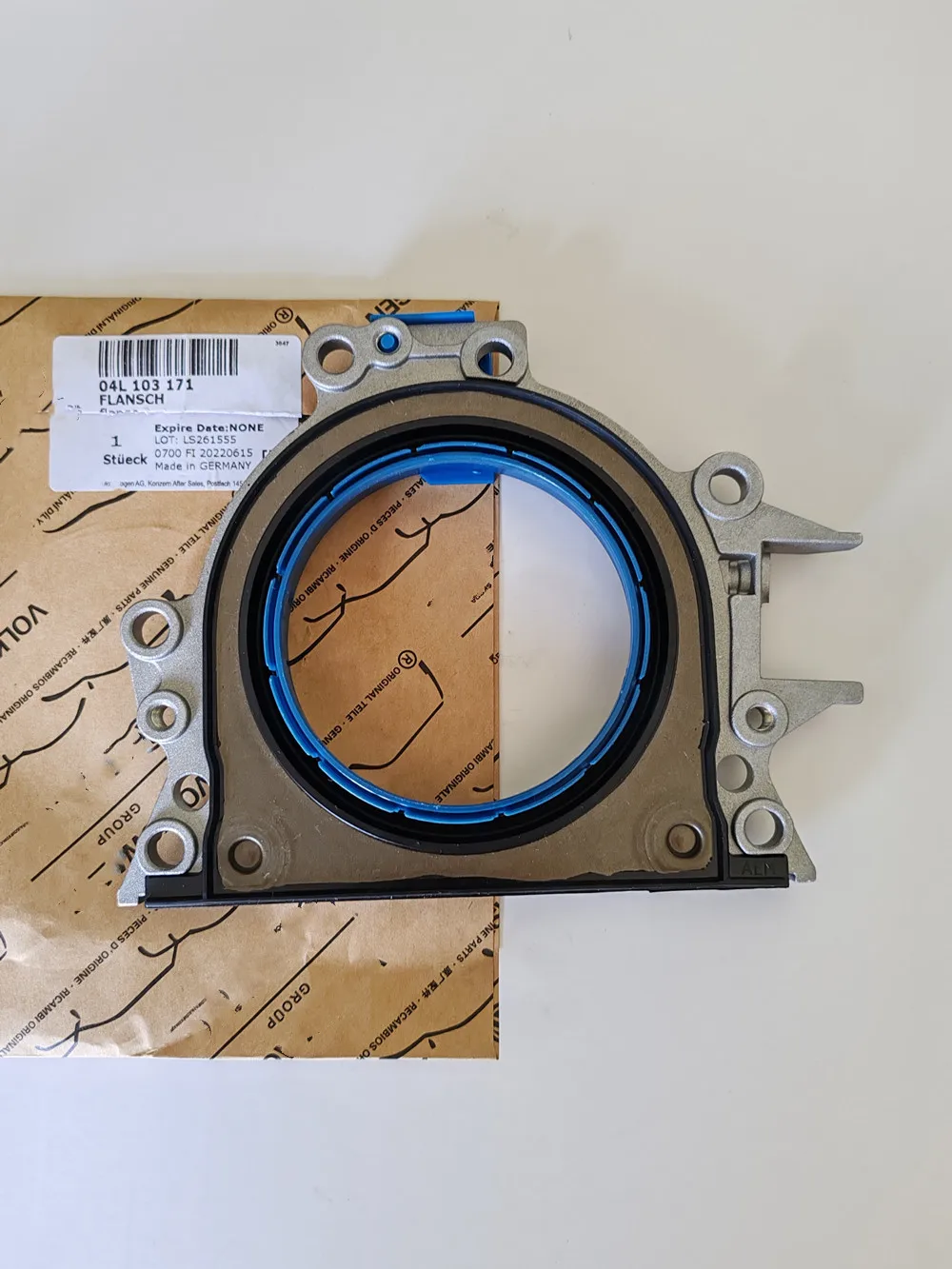 Crankshaft oil seal assembly for VW Skoda Seat Audi 1.6 TDi 2.0 tdi 4L103171 04L103170C 04L103171