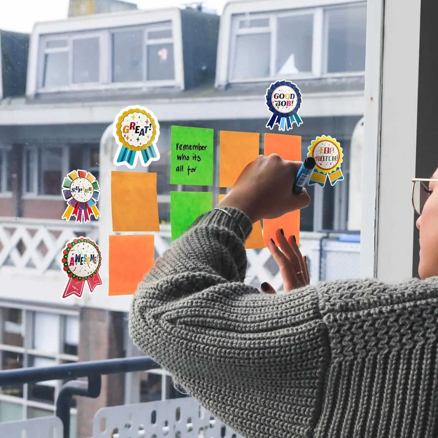 100pcs Badge Stickers Encourage Stickers Reward Sticker Reward Labels for Children Education School Learning Activities