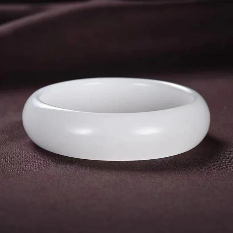 Рисунок 4 - Натуральный белый нефритовый браслет