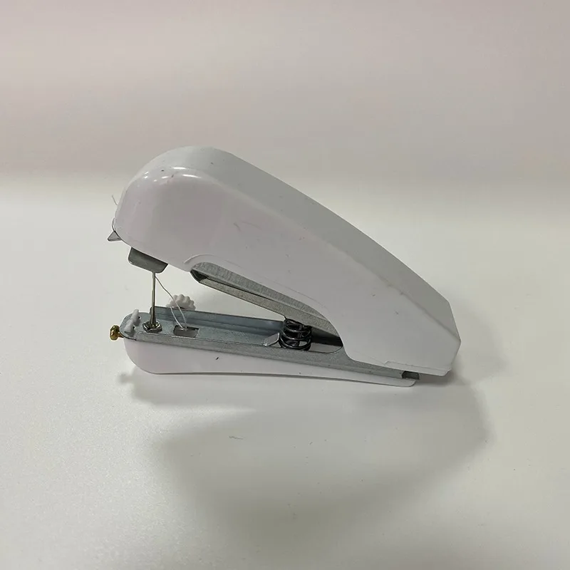 דף הבית כף יד מכונת תפירה מגינה חיצונית נסיעות בגדים בדים בדי תפר בדי סנטר לתפור מכשיר ידני מיני תפר מכונת רקמה ידנית