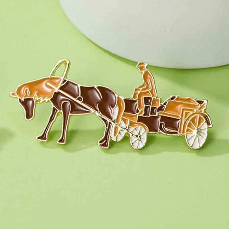 Nostalgische Kutsche Puller Brosche Cartoon Kutsche Fahrer Abzeichen Pin Button