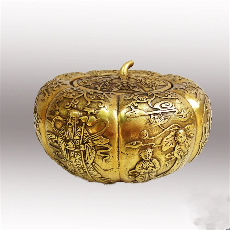 

Collection of antique brass handicrafts, pure copper creative pumpkin, copper altar storage and decoration.