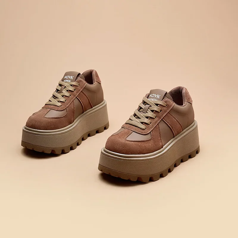 Autumn and winter new thick soled Korean version versatile height increasing sports women's shoes trend 3
