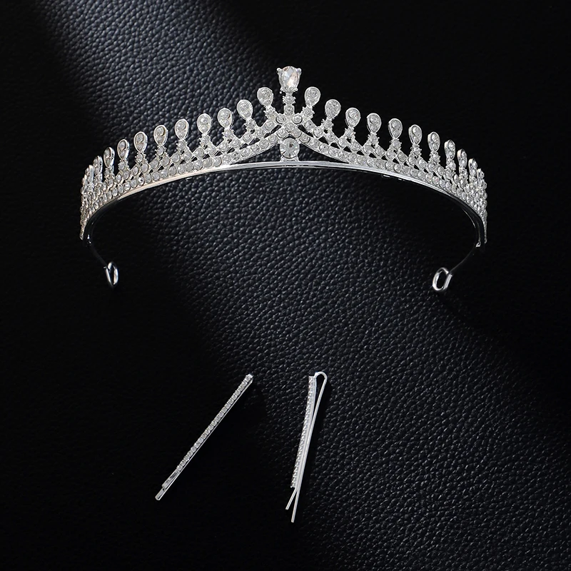 

Изысканная короткая Серебристая тиара, насыщенная элегантной атмосферой, предназначенная для женской свадебной вечеринки (с двумя заколками для волос)