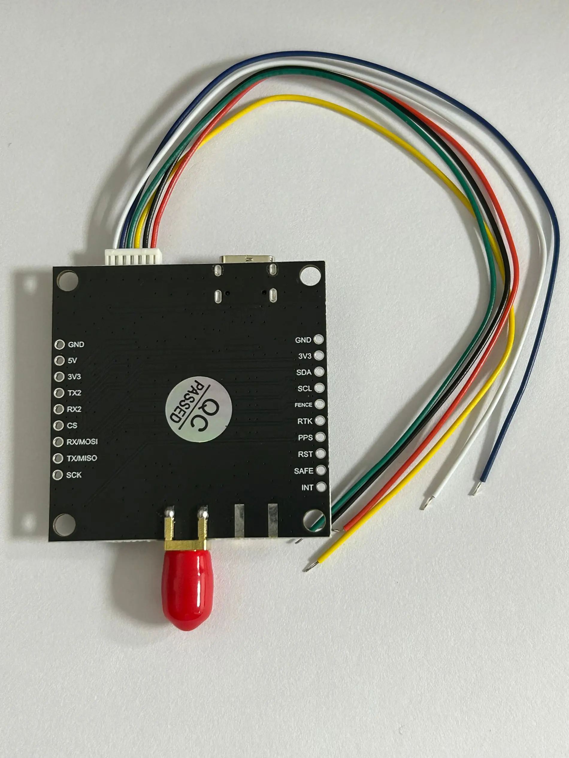 Carte récepteur RTK GNSS/GPS ZED-F9P-04B-01 installée sur un drone, prête pour la navigation