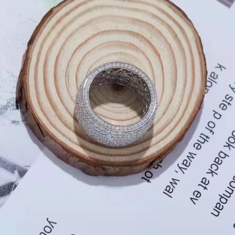 Рисунок 4 - Роскошное мужское кольцо с муассанитом