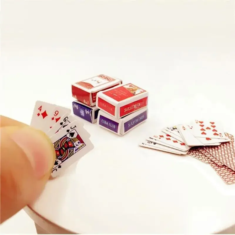 Miniature figurines Mini 1:12 Dollhouse Miniatures Poker Home Decoration For Doll