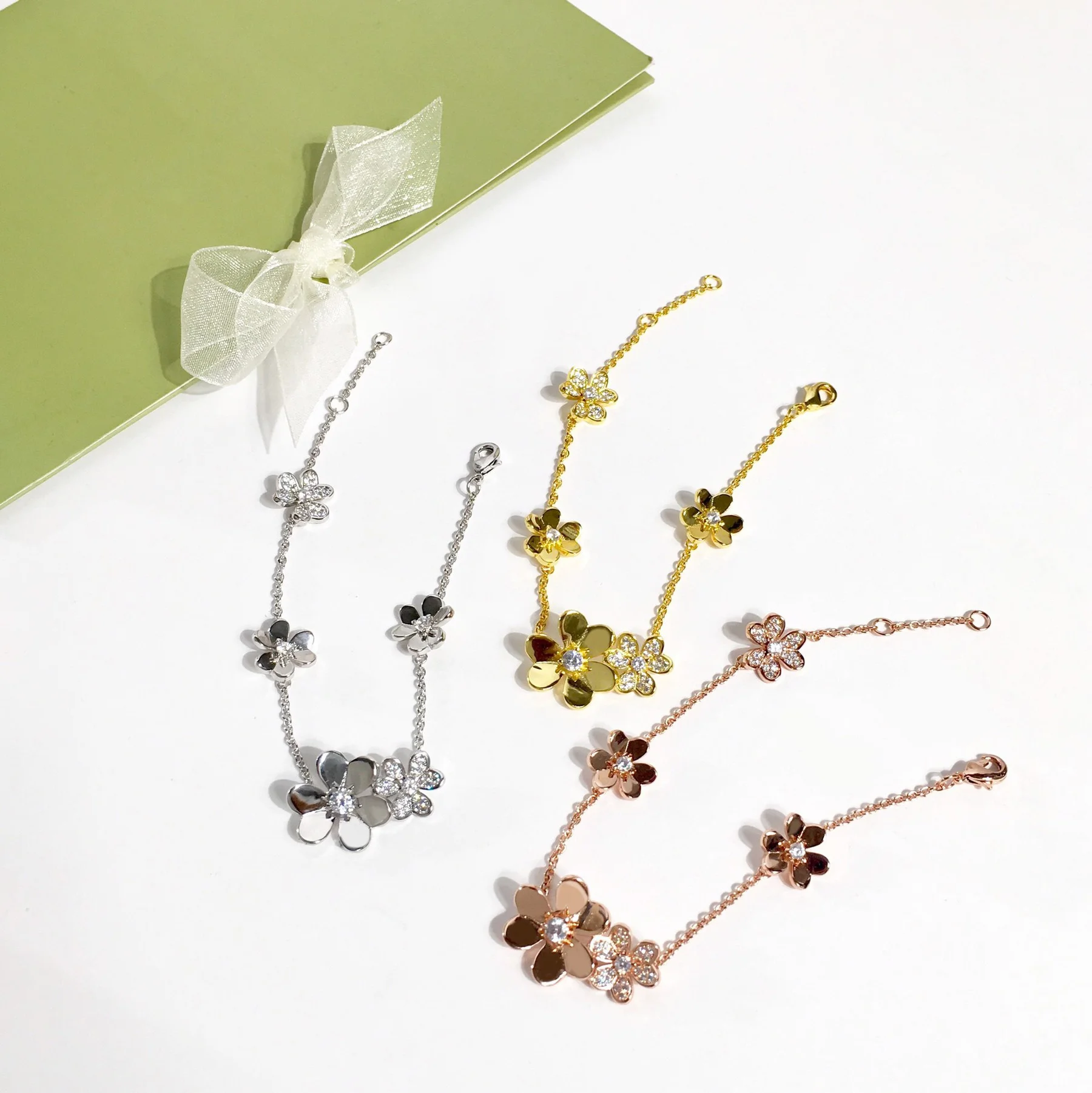 2022 Hot Trend Trefoil Diamond Bracelet Everyday Wear, Party, Birthday Golden Colored Gem  Gold Plated Brass