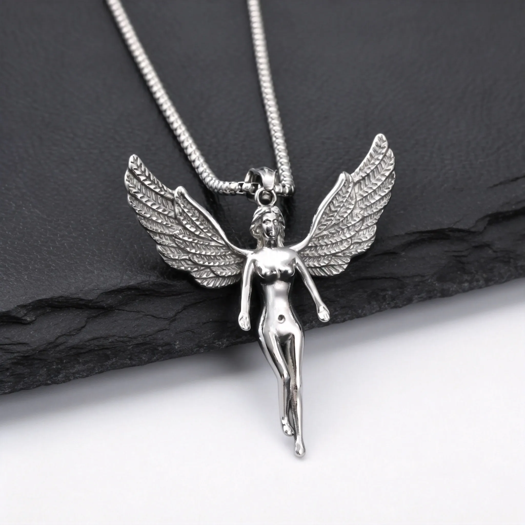 Engel-Halskette mit Ausgebreiteten Flügeln für Männer, 3D Silberfarbener Edelstahl Weiblicher Engel, Rock-Punk-Schmuck Geschenk