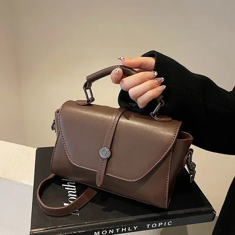 Retro Minimalist Women's Handbag Fashionable Commuter Crossbody Bag Versatile Small Square Bag Elegant Daily Match