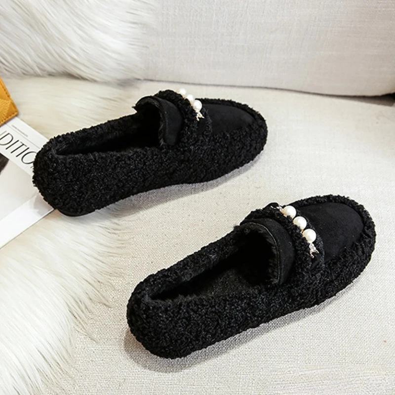 Big Size 33-43 Women Faux Wool Flats Winter Warm Shoes Plush Lining Pearls Chain Lady Loafers Female Boat Shoe Girl Shoes 868-3