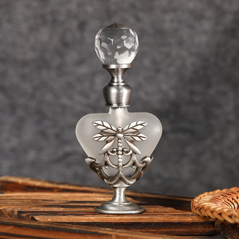Frosted Glass Perfume Bottle 5ml Metal Dragonfly Decor Heart Shape Container Diamond Cap Crystal Refillable White Pink Purple