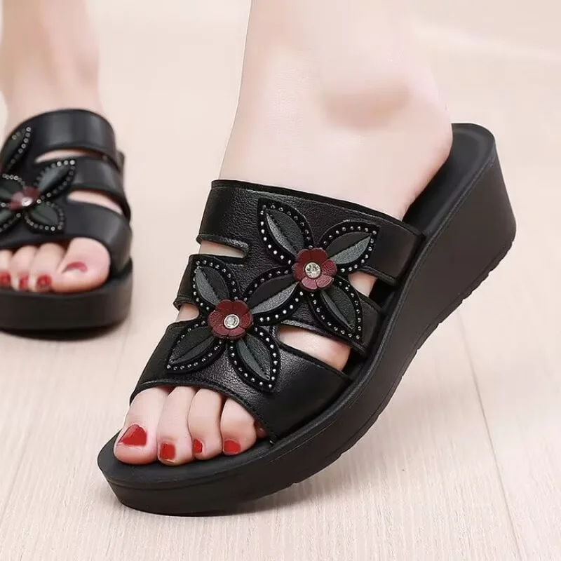 شباشب نسائية من الجلد الناعم صنادل خارجية بنعل سمي...