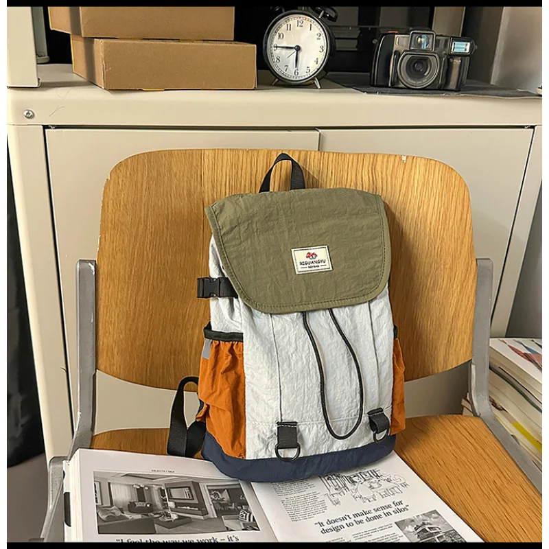 New Women's Outdoor Leisure Backpack Lightweight Hiking Bag Large Capacity Sports Travel Pack