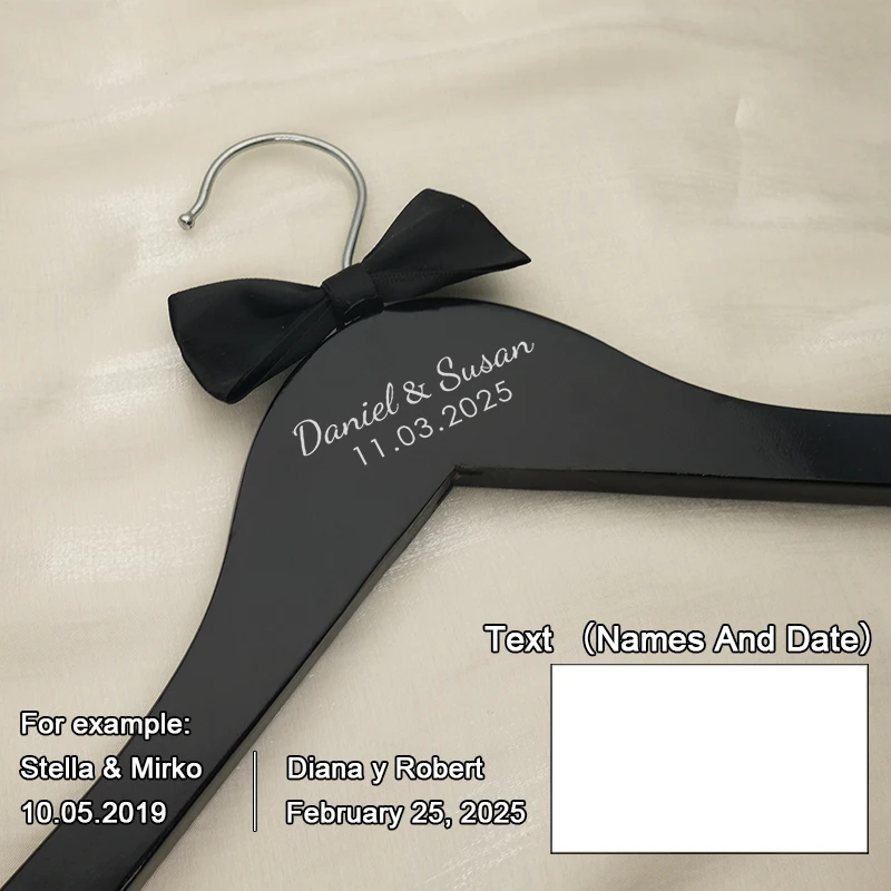 新郎新婦用のカスタム木製ウェディングハンガー、結婚式の日用のパーソナライズされたウェディングパーティーハンガー