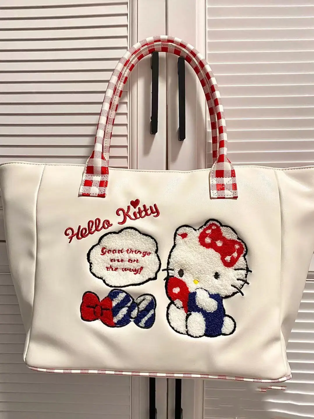 

Женская сумка-тоут с вышивкой Hello Kitty