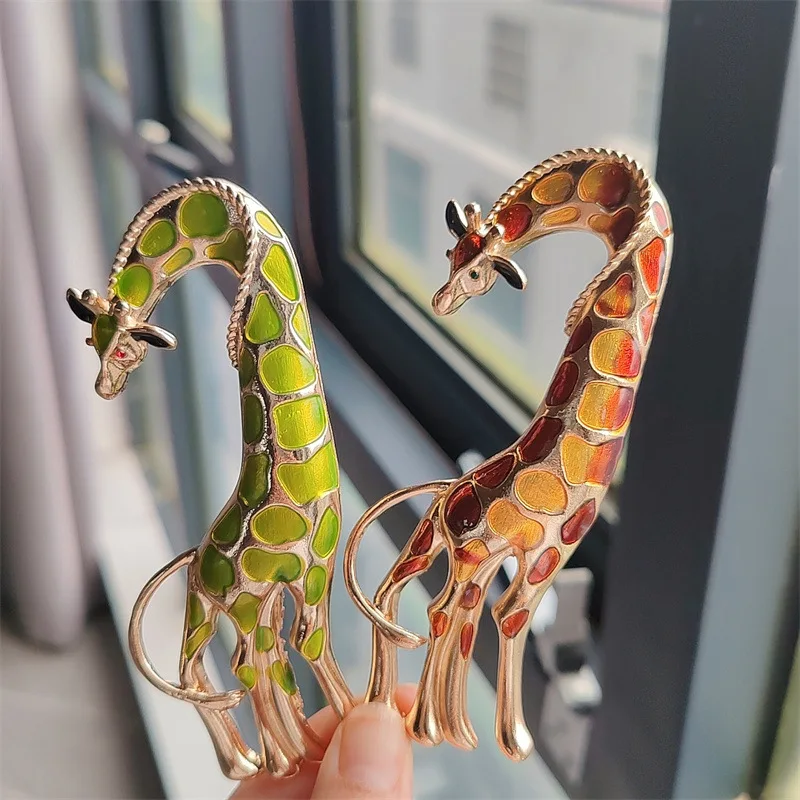 

New Creative Giraffe Brooches For Women and Men 2Color High Quality Animal shape Brooch Pins Gifts