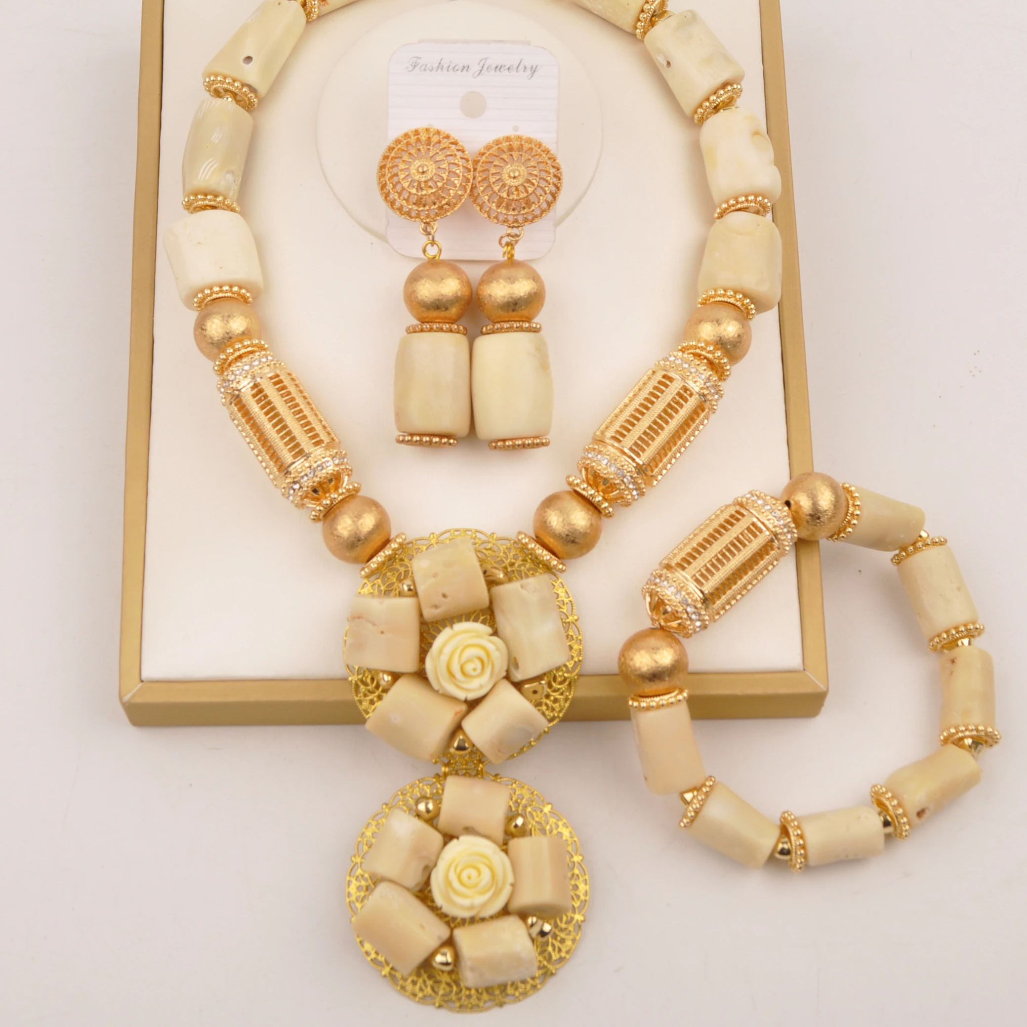 ensemble-de-bijoux-africains-en-perles-blanches-naturelles