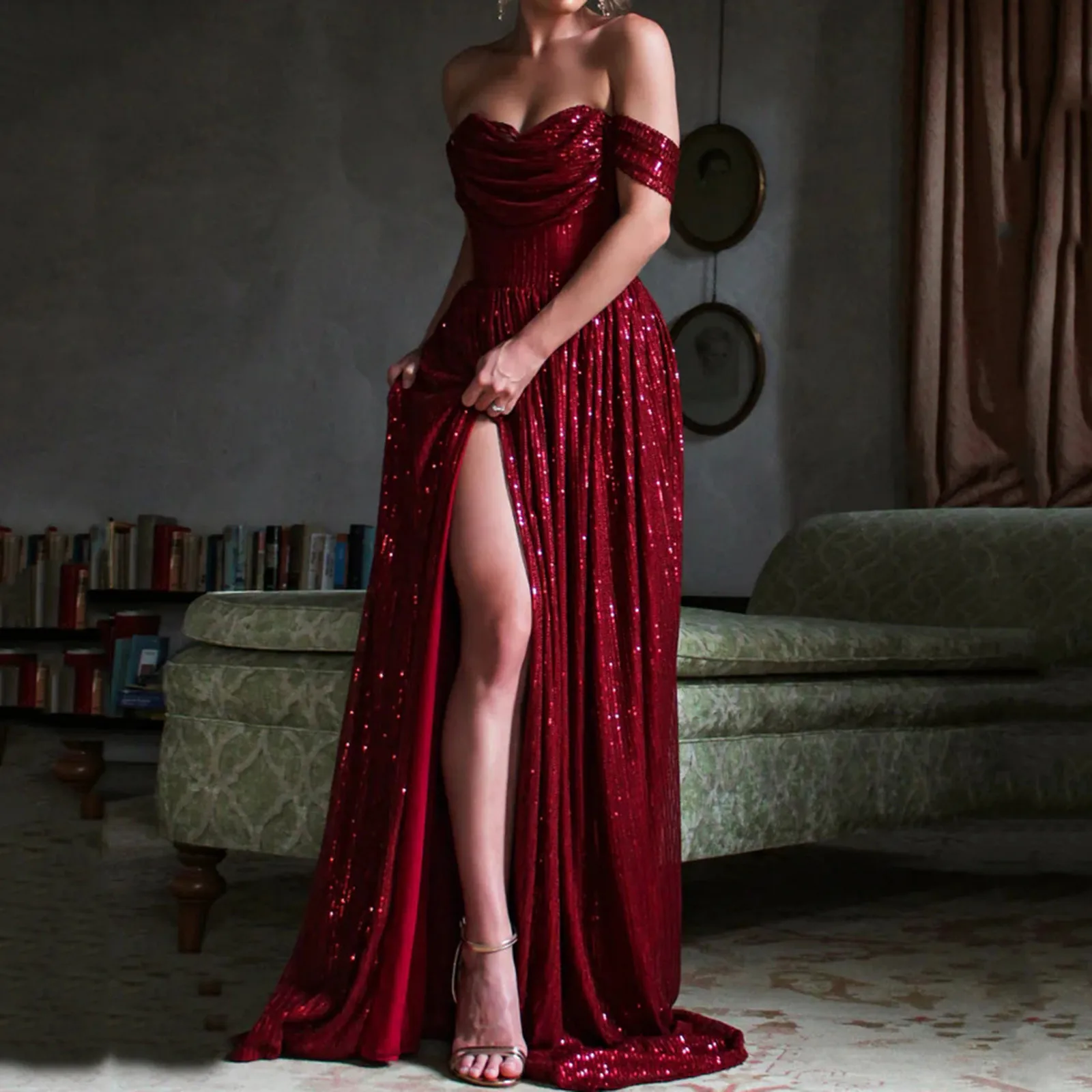 Рисунок 3 - Женские платья с блестками