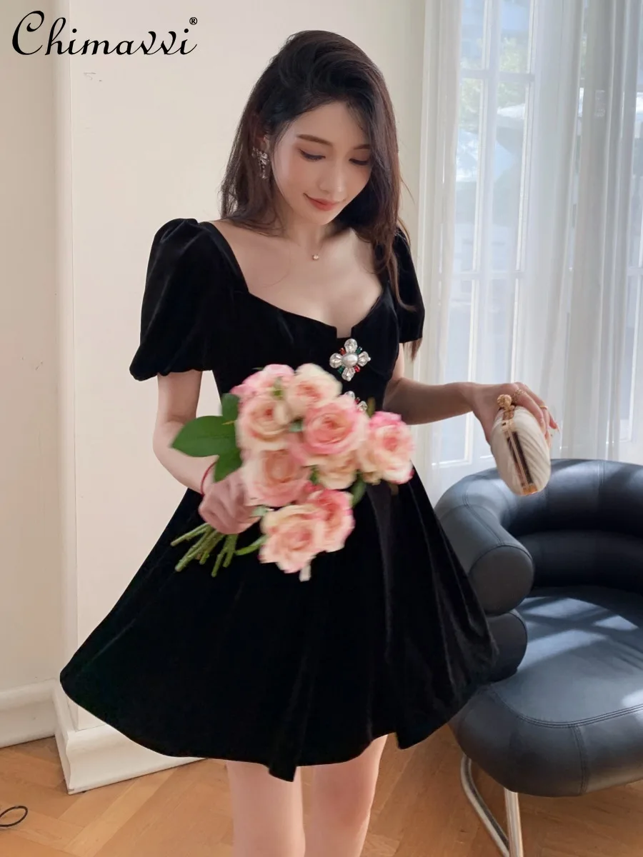 

Осеннее роскошное пикантное облегающее бархатное короткое платье с высокой талией, роскошное черное платье в стиле Хепберн, элегантное женское платье