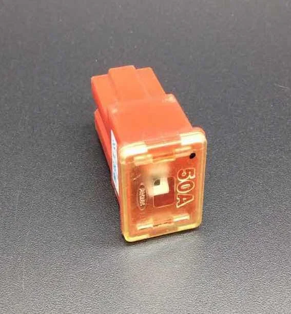 即納■送料無料■YAMAHA XSR900 ヒューズボックス ステンレスプレート（２枚組）ネジ付 YAMAHA(ヤマハ）XSR900 ヒューズボックスカバー試作 | カスタムバイク