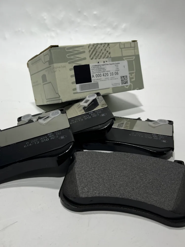 A0004201006 / A0084200220 메르세데스-벤츠 AMG CLS53 E53 S350 S400 S450 S500용 프론트 브레이크 패드 세트 (OEM)
