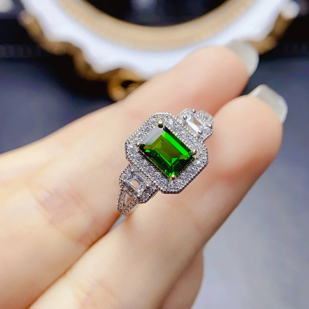 

Женское кольцо из серебра 925 пробы, 5 х7 мм