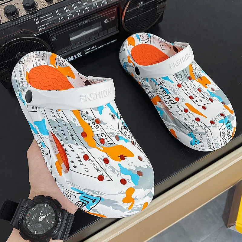 2023 comfortable soft men's slippers wearing hole shoes  platform beach sandals men's slippers garden shoes slippers men