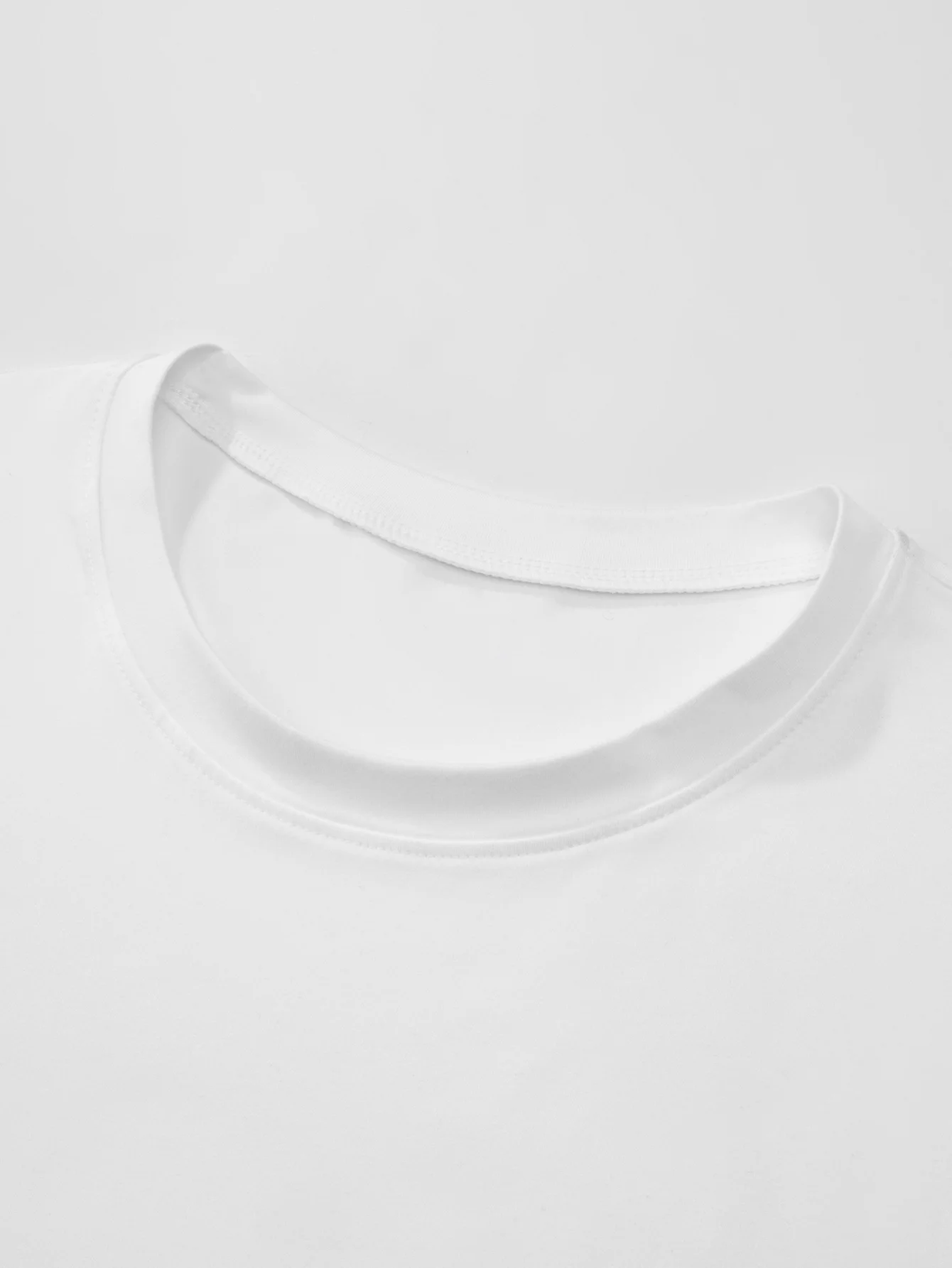 Urban street style long-sleeved T-shirt with bold graphic prints featuring a black and white art design, made of pure cotton. view 5