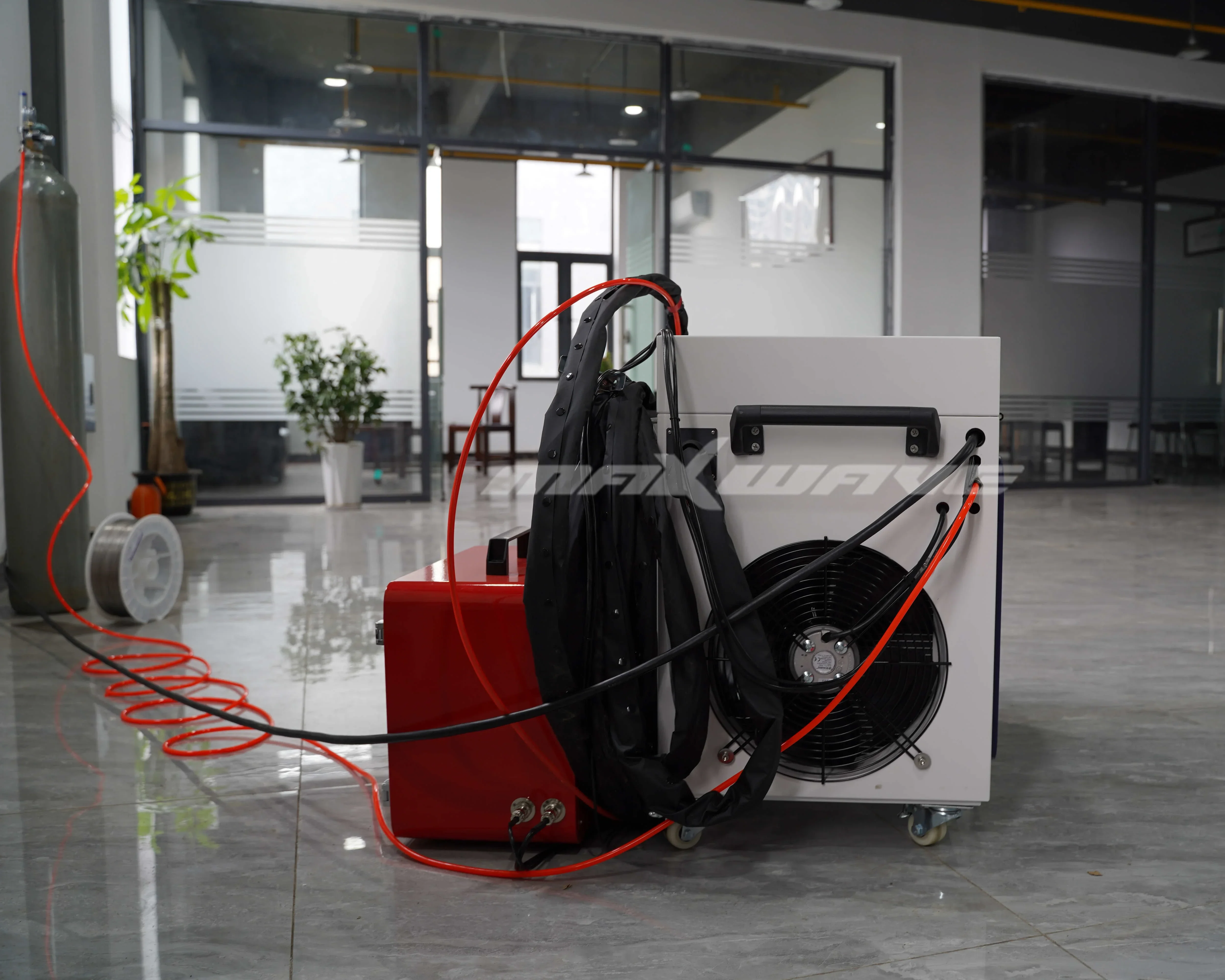 2000W Handheld Fiber Laser Welder Metal Sheet Aluminum Carbon Steel Fiber Laser Welding Machine with water cooler 2