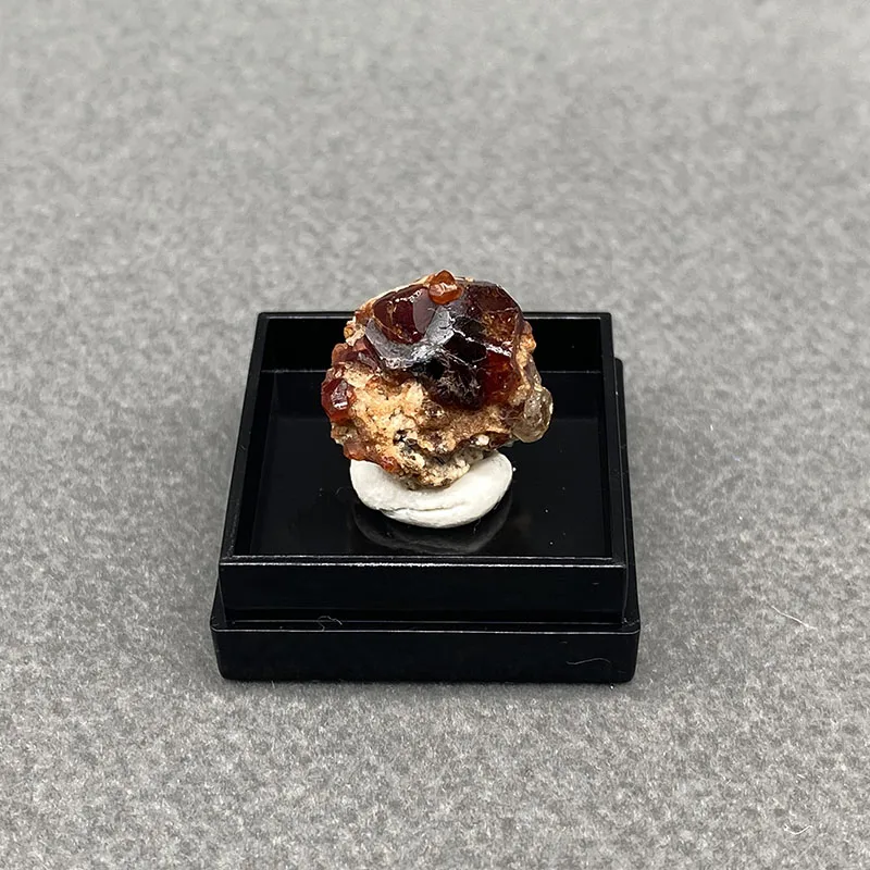 100% natural garnet raw stone mineral specimen healing crystal gemstone collection Box size:27*27*25mm