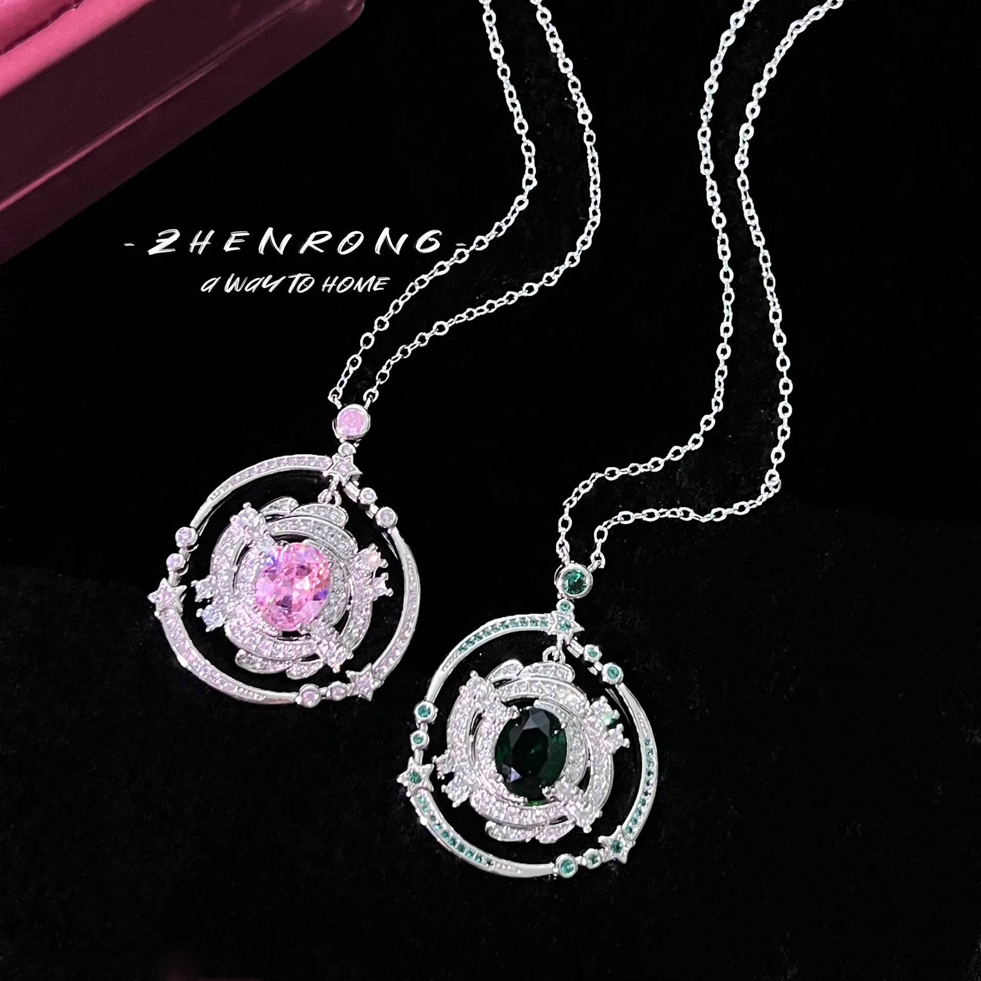 

Exquisite Cute Planet Design Silver Color Necklace with Simulation Pink Diamond/Emerald Pendant Necklace For Women New Year Gift