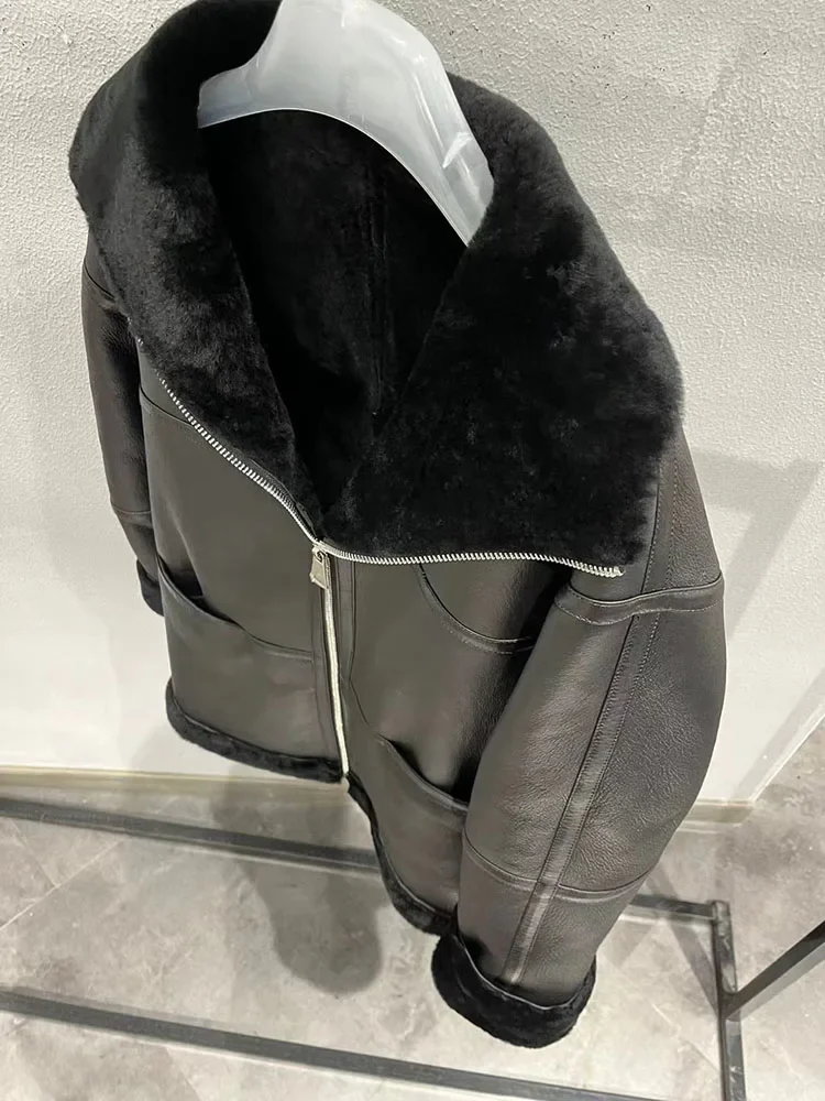 Рисунок 3 - Женское пальто из натурального меха