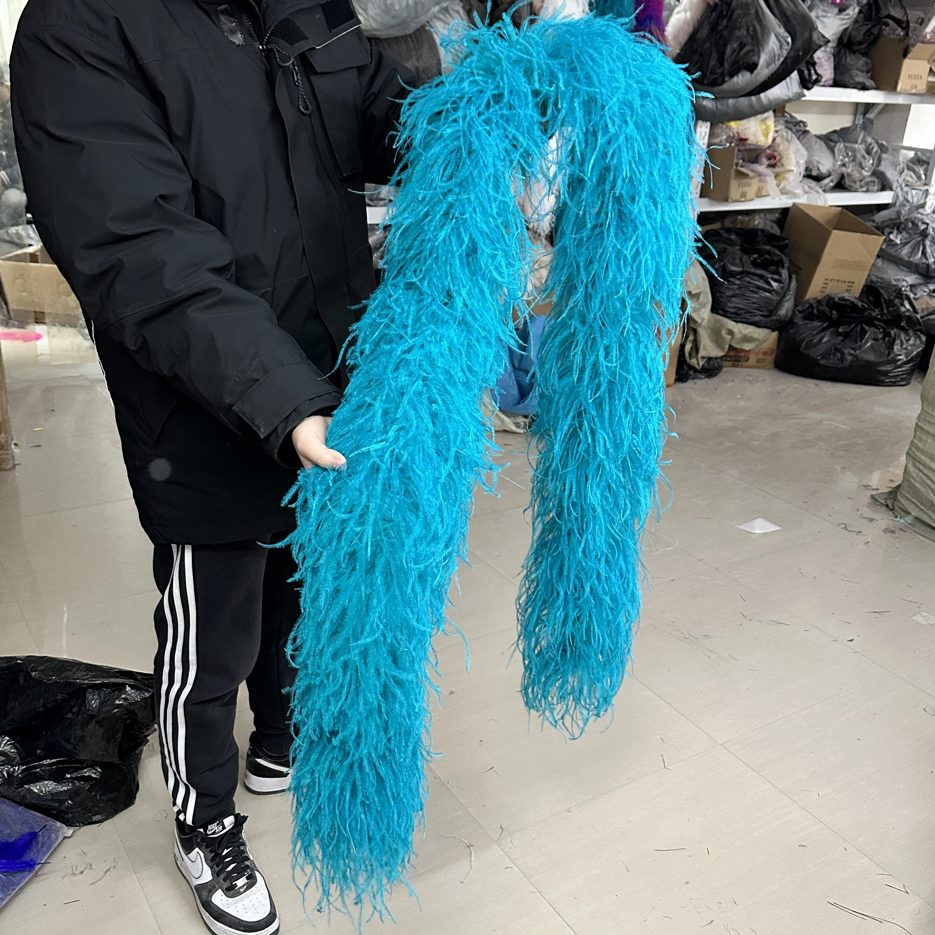 Description Picture 6 of item2M Thick Ostrich Feathers Boa 1-20ply Natural Ostrich Boa Scarf Fluffy Feather Trim for Clothig Wedding Dress Decor plumas Shawl